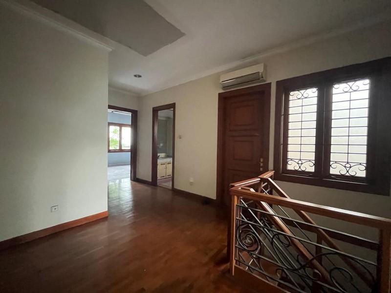 Dijual Rumah Tinggal di  Pondok Indah di Sekolah Kencana