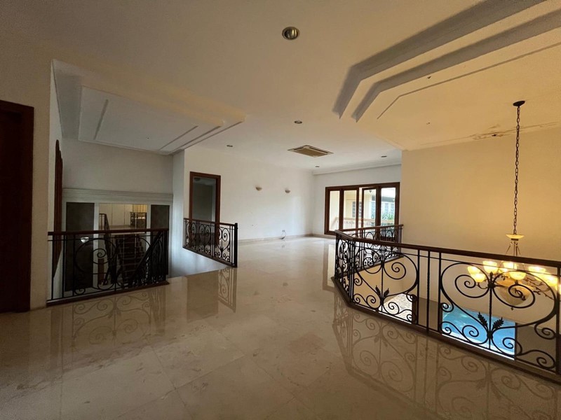 Dijual Rumah Tinggal di  Pondok Indah di Sekolah Kencana