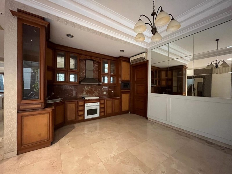 Dijual Rumah Tinggal di  Pondok Indah di Sekolah Kencana