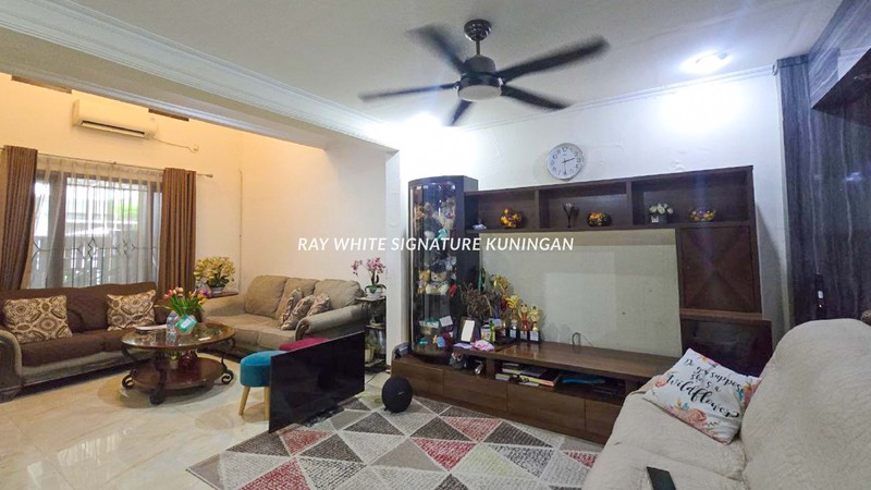 Di Jual Rumah 2,5 Lantai Siap Huni Lokasi Strategis di Jl. Danau Medara Bendungan Hilir