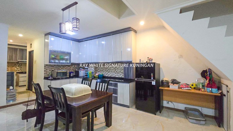 Di Jual Rumah 2,5 Lantai Siap Huni Lokasi Strategis di Jl. Danau Medara Bendungan Hilir