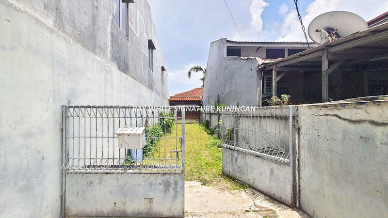 DI Jual Rumah Klasik Lokasi Strategis di Jati cempaka Bekasi