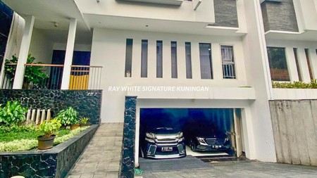 Di Jual Rumah Luxury di Brawijaya Town House Lokasi Prime