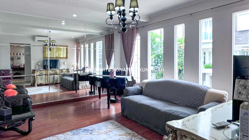 Di Jual Rumah Luxury di Brawijaya Town House Lokasi Prime