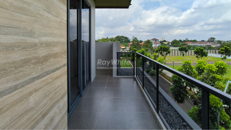 Rumah Baru 3 Lantai di Nivara Dharmawangsa - Semua Kamar Ensuite