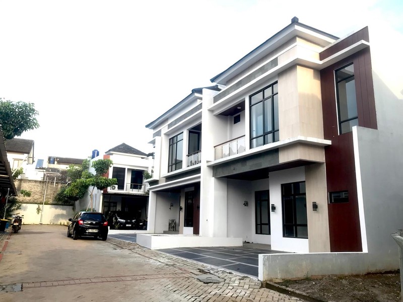 READY! Rumah Baru Hook Bintaro 2,5 Lantai - 3+1 KT, One Gate, FREE Semua Biaya