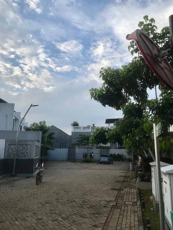 READY! Rumah Baru Hook Bintaro 2,5 Lantai - 3+1 KT, One Gate, FREE Semua Biaya