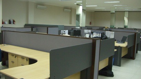 GEDUNG 3 LANTAI PUSAT KOTA BEBAS BANJIR AJL A.YANI DEKAT SIMPANG LIMA,JUAL ATAU SEWA.