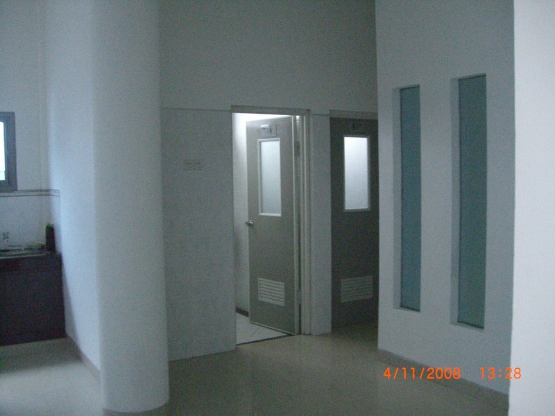 GEDUNG 3 LANTAI PUSAT KOTA BEBAS BANJIR AJL A.YANI DEKAT SIMPANG LIMA,JUAL ATAU SEWA.