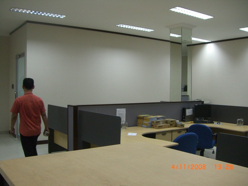 GEDUNG 3 LANTAI PUSAT KOTA BEBAS BANJIR AJL A.YANI DEKAT SIMPANG LIMA,JUAL ATAU SEWA.