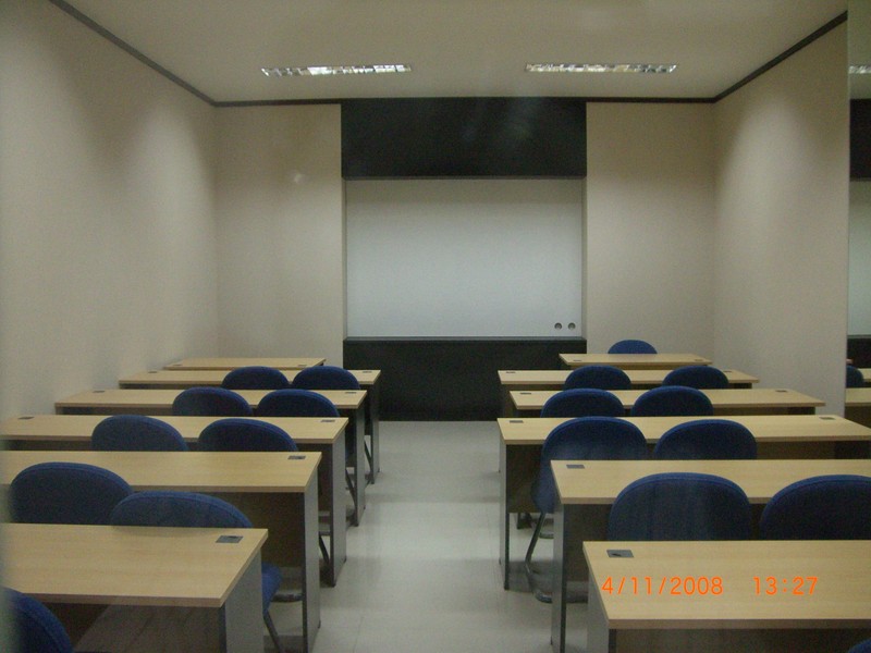 GEDUNG 3 LANTAI PUSAT KOTA BEBAS BANJIR AJL A.YANI DEKAT SIMPANG LIMA,JUAL ATAU SEWA.