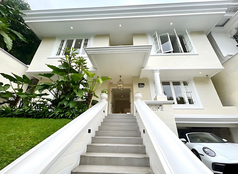 DISEWAKAN! RUMAH MEWAH EUROPEAN CLASSIC SIAP HUNI DI PONDOK INDAH