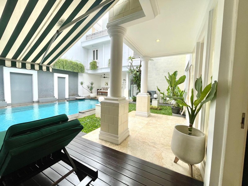 DISEWAKAN! RUMAH MEWAH EUROPEAN CLASSIC SIAP HUNI DI PONDOK INDAH