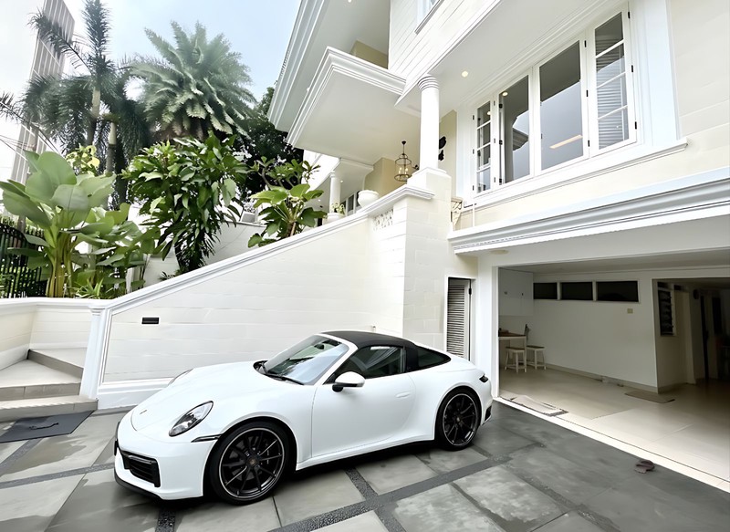 DISEWAKAN! RUMAH MEWAH EUROPEAN CLASSIC SIAP HUNI DI PONDOK INDAH