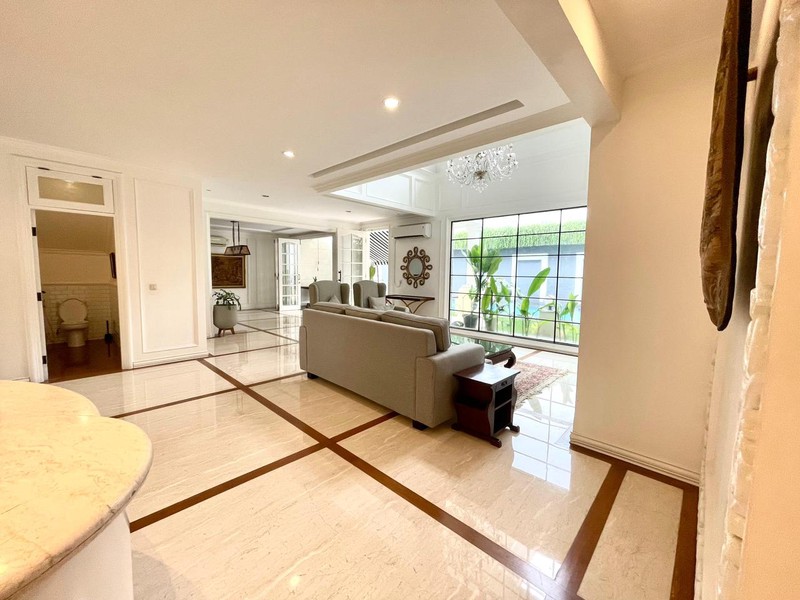 DISEWAKAN! RUMAH MEWAH EUROPEAN CLASSIC SIAP HUNI DI PONDOK INDAH