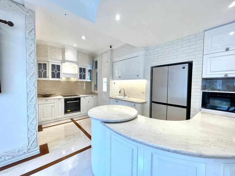 DISEWAKAN! RUMAH MEWAH EUROPEAN CLASSIC SIAP HUNI DI PONDOK INDAH