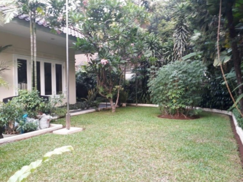 Rumah siap huni; di lokasi tenang dan nyaman di Menteng; Jakarta Pusat