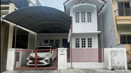 MURAH LUAS Dijual Rumah Villa Valensia Pakuwon Indah Surabaya Barat- Cantik 2 Lantai - Dekat Pakuwon Mall , Supermall dan PTC