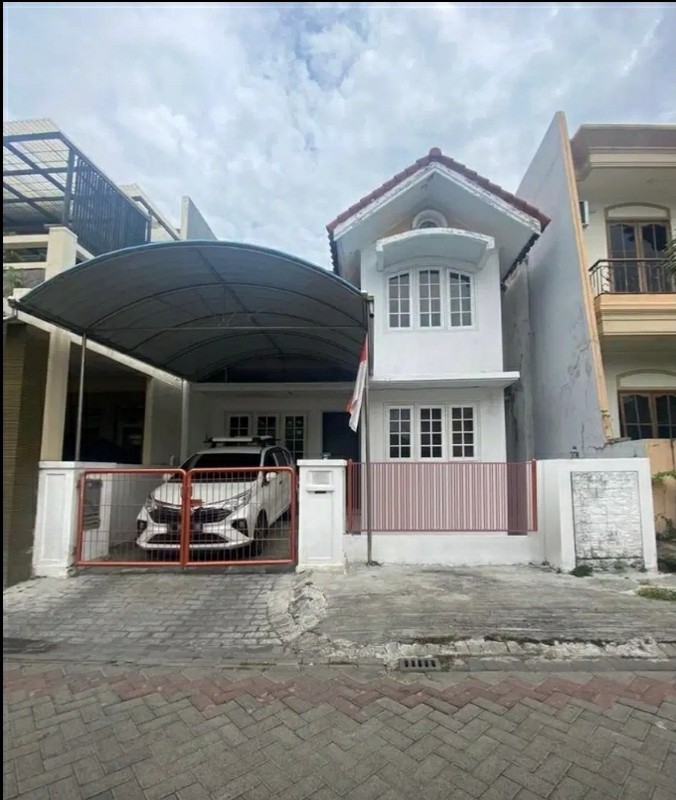 MURAH LUAS Dijual Rumah Villa Valensia Pakuwon Indah Surabaya Barat- Cantik 2 Lantai - Dekat Pakuwon Mall , Supermall dan PTC