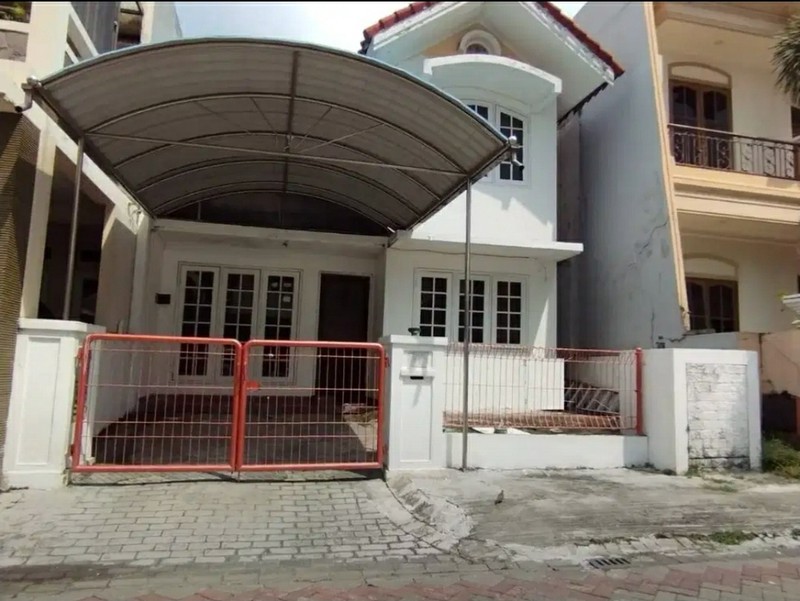 MURAH LUAS Dijual Rumah Villa Valensia Pakuwon Indah Surabaya Barat- Cantik 2 Lantai - Dekat Pakuwon Mall , Supermall dan PTC