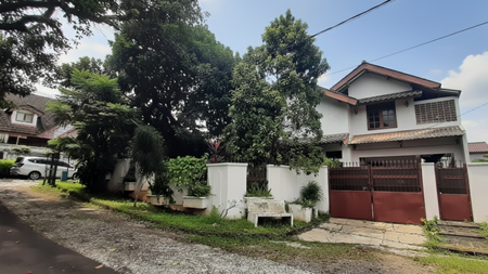 Hunian Asri dan Tenang di Pamulang dengan Taman yang Luas