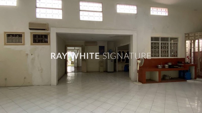 Dijual Rumah Hitung Tanah di Jl. Proklamasi Menteng - Lokasi Emas Jakarta Pusat