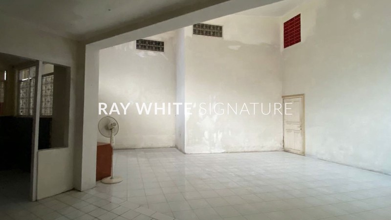 Dijual Rumah Hitung Tanah di Jl. Proklamasi Menteng - Lokasi Emas Jakarta Pusat