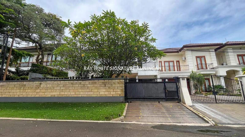 Rumah Mewah Lokasi Premium di Kencana Indah - Jantung Pondok Indah