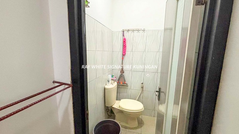 Kost Eksklusif 3 Lantai Bangunan Baru, Akses Mudah Area Setiabudi