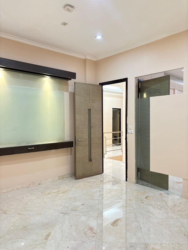  Disewakan Murah  !! Ruang Kantor/Tempat  Usaha di Premium Area Pusat Bisnis Simatupang