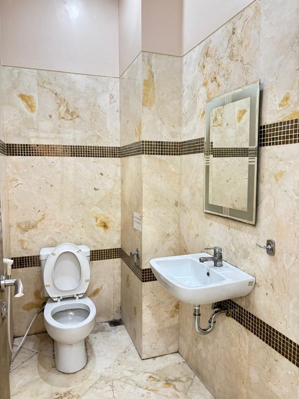  Disewakan Murah  !! Ruang Kantor/Tempat  Usaha di Premium Area Pusat Bisnis Simatupang