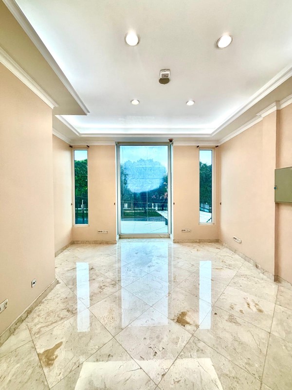  Disewakan Murah  !! Ruang Kantor/Tempat  Usaha di Premium Area Pusat Bisnis Simatupang