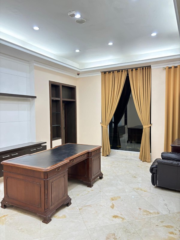  Disewakan Murah  !! Ruang Kantor/Tempat  Usaha di Premium Area Pusat Bisnis Simatupang