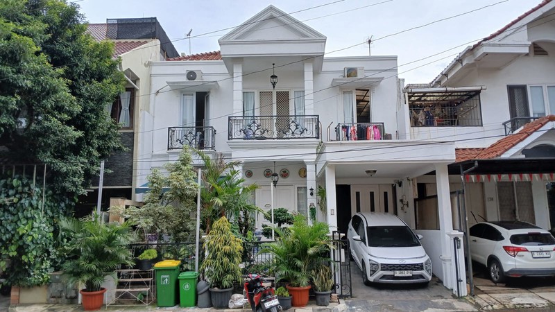 Rumah cantik dan bagus di Cirendeu dalam kompleks, oke gate system strategis dijual