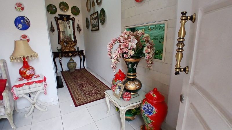 Rumah cantik dan bagus di Cirendeu dalam kompleks, oke gate system strategis dijual