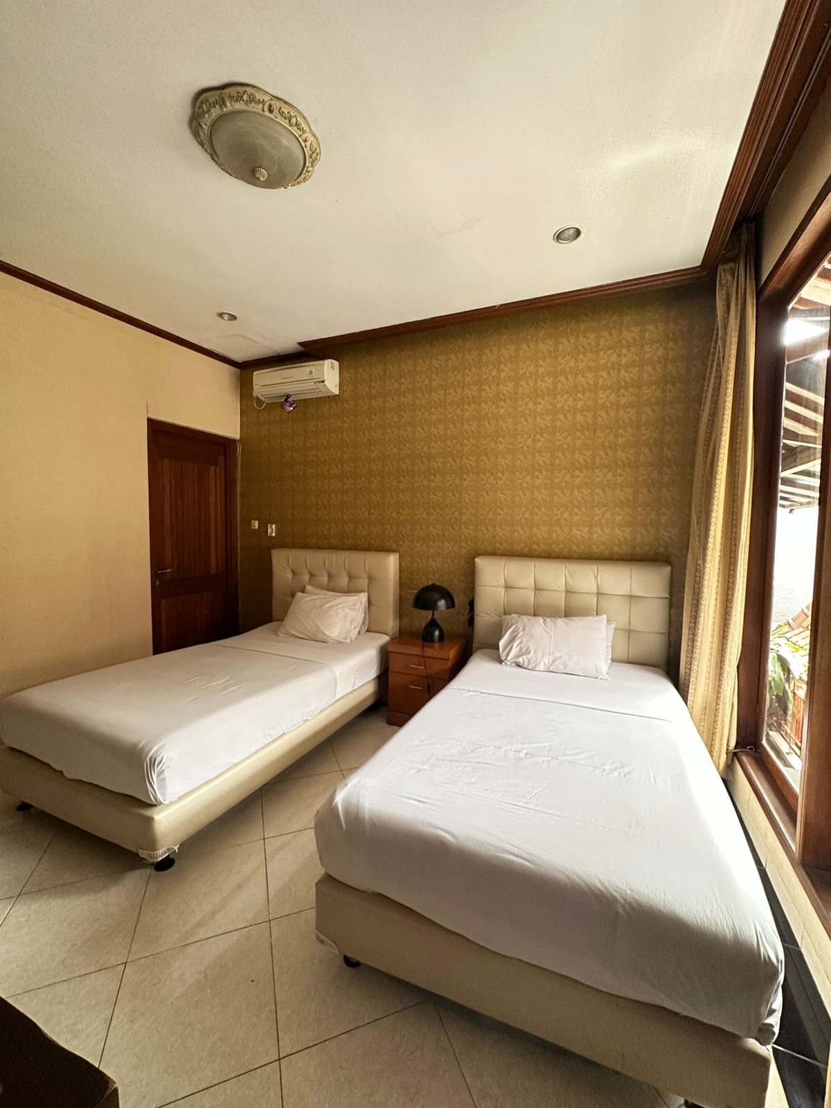 Di Jual Hotel dengan gaya jawa klasik di lebak bulus, jakarta selatan