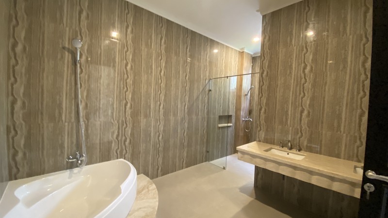 DI JUAL BRAND NEW BEAUTIFUL & BIG HOUSE AT SENOPATI, JAKARTA SELATAN