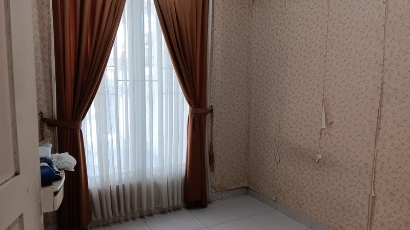 Rumah 2 Lantai Lokasi Strategis  siap huni di Bintaro Sektor 3