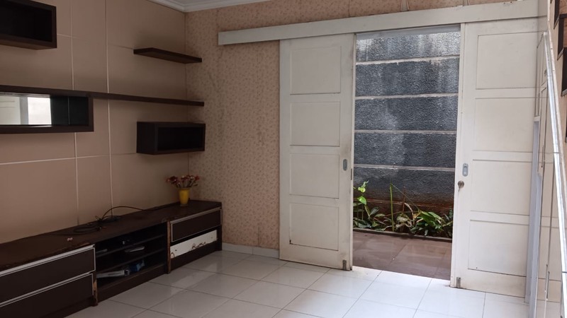 Rumah 2 Lantai Lokasi Strategis  siap huni di Bintaro Sektor 3