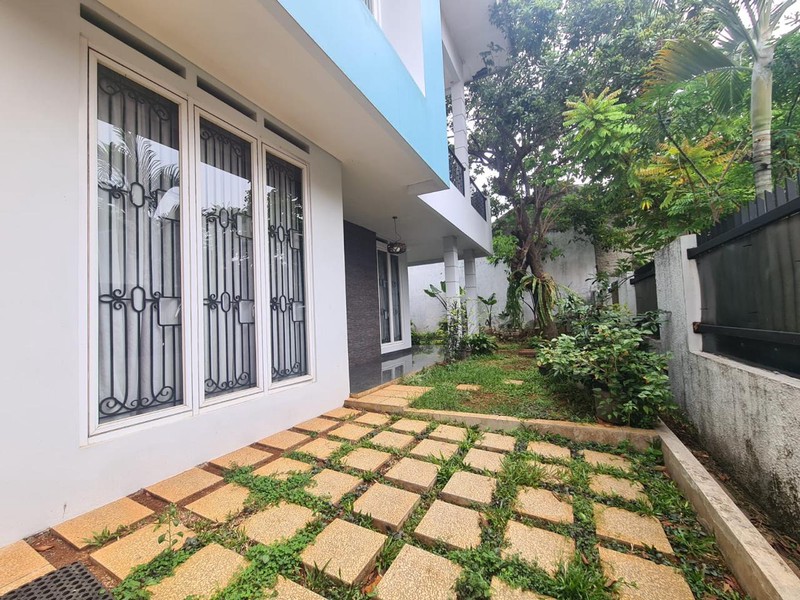 Rumah Modern dalam Komplek Pondok Labu, Jaksel