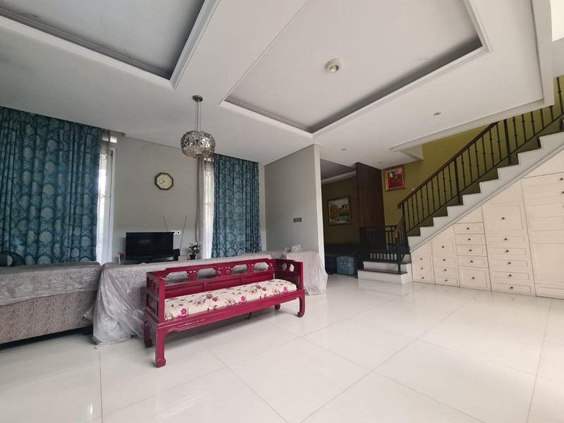 Rumah Modern dalam Komplek Pondok Labu, Jaksel