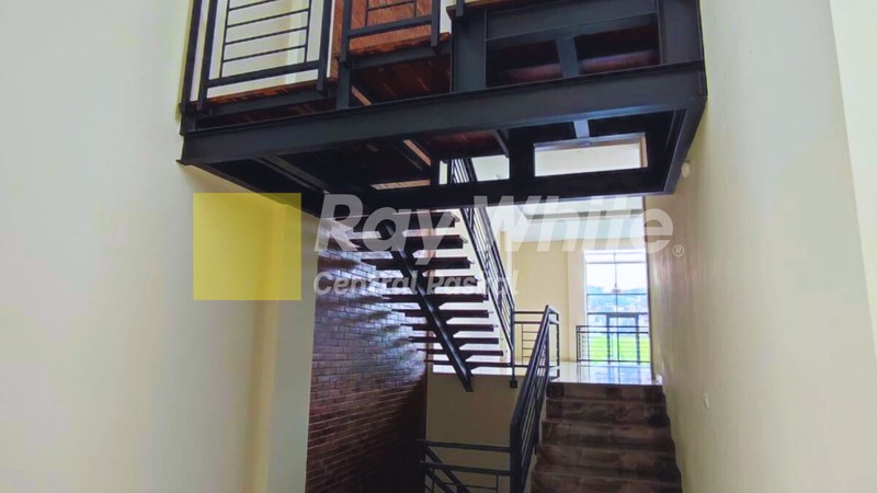 Rumah Cantik di Kumala Shinta Kota Baru Parahyangan