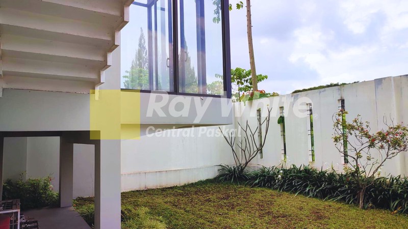 Rumah Cantik di Kumala Shinta Kota Baru Parahyangan