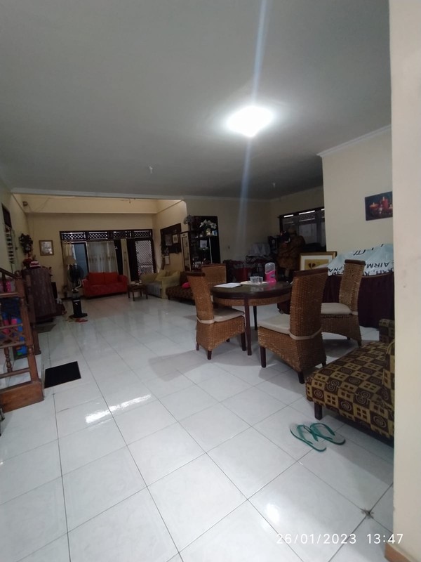 dijual rumah di dalam komplek pondok kuwera