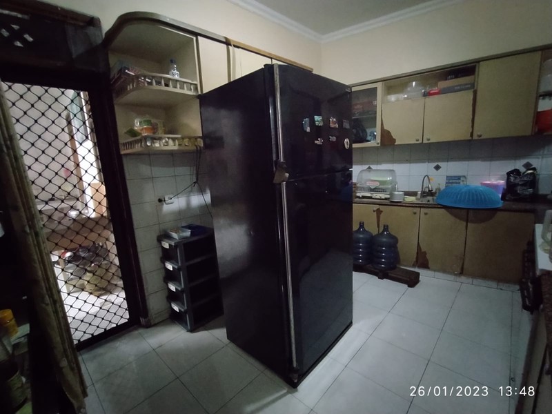 dijual rumah di dalam komplek pondok kuwera