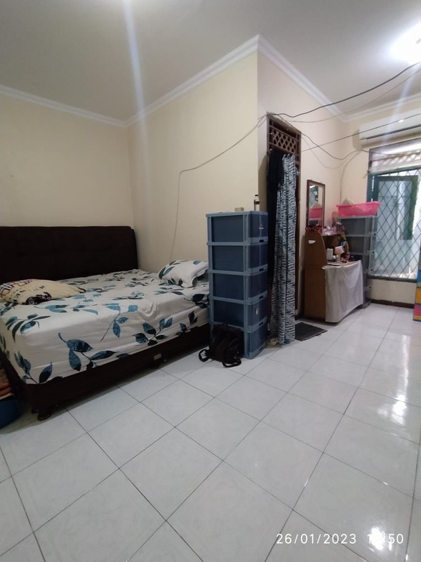 dijual rumah di dalam komplek pondok kuwera