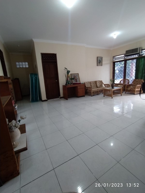 dijual rumah di dalam komplek pondok kuwera