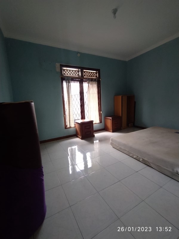 dijual rumah di dalam komplek pondok kuwera