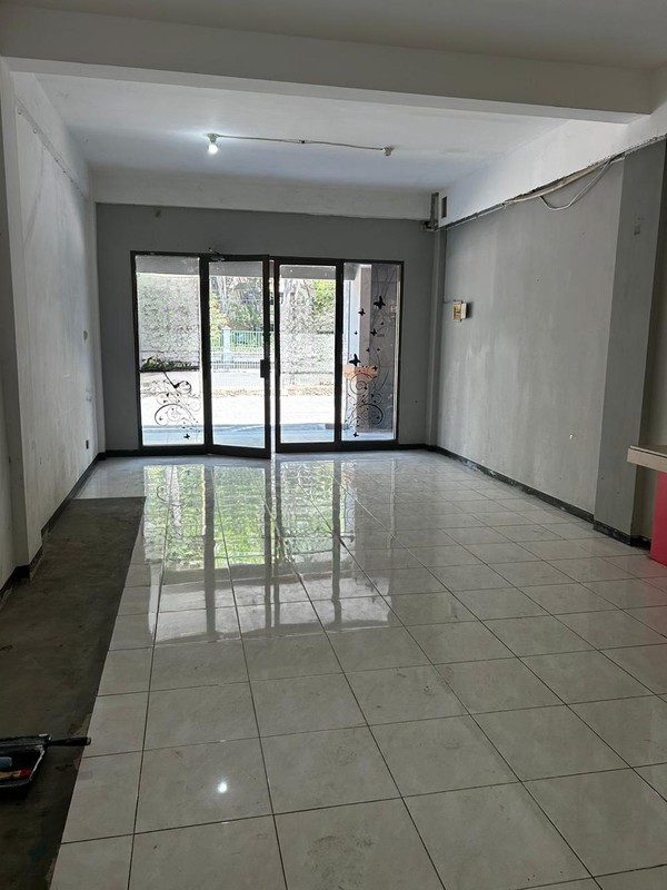 Disewakan Ruko Plaza Segi 8 Sukomanunggal Surabaya Barat Dekat Sekolah Iph, Pasar Modern Puncak Permai, Raya Darmo Permai - Parkiran Luas - Cocok Buat Segala Usaha - Hadap Nol Jalan Raya Komersial Are