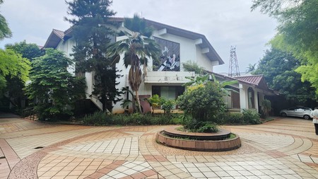 Dijual Rumah mewah area strategis